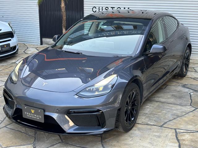 スタンダードレンジプラス　ユーザー買取車両　ＧＴ４フェイスカスタム　グロスブラックホイールキャンディーレッドキャリパー　ブラックレザーシート　純正ナビ　オートパイロット　ガラスルーフ(11枚目)