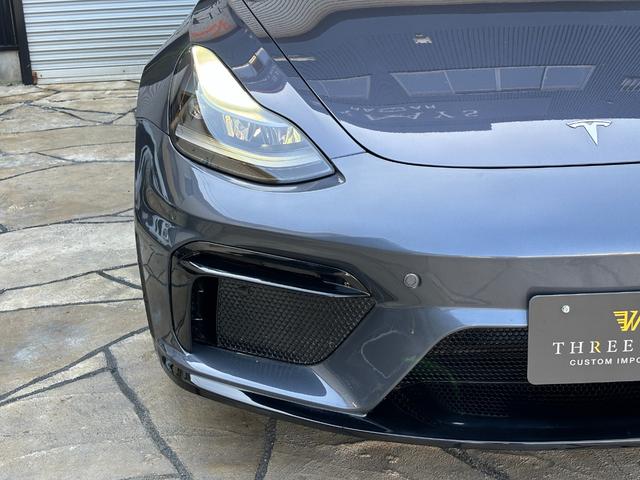 スタンダードレンジプラス　ユーザー買取車両　ＧＴ４フェイスカスタム　グロスブラックホイールキャンディーレッドキャリパー　ブラックレザーシート　純正ナビ　オートパイロット　ガラスルーフ(13枚目)