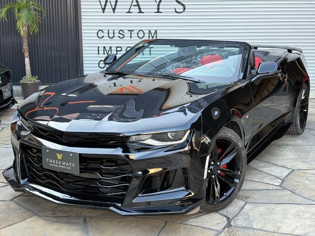 シボレーカマロ コンバーチブル　正規ディーラー車　コンバーチブル　ＺＬ１フルカスタムアップルＣａｒプレイ　バックモニター　パドルシフト　デュアルマフラー　レッド＆ブラック本革シート（6枚目）