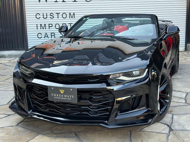 シボレーカマロ コンバーチブル　正規ディーラー車　コンバーチブル　ＺＬ１フルカスタムアップルＣａｒプレイ　バックモニター　パドルシフト　デュアルマフラー　レッド＆ブラック本革シート（7枚目）