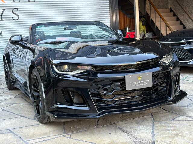シボレーカマロ コンバーチブル　正規ディーラー車　コンバーチブル　ＺＬ１フルカスタムアップルＣａｒプレイ　バックモニター　パドルシフト　デュアルマフラー　レッド＆ブラック本革シート（9枚目）