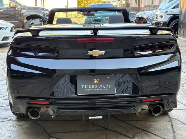 シボレーカマロ コンバーチブル　正規ディーラー車　コンバーチブル　ＺＬ１フルカスタムアップルＣａｒプレイ　バックモニター　パドルシフト　デュアルマフラー　レッド＆ブラック本革シート（16枚目）