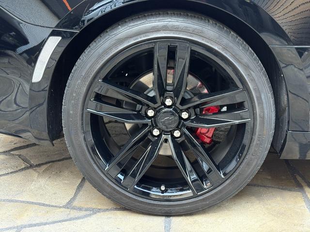 シボレーカマロ コンバーチブル　正規ディーラー車　コンバーチブル　ＺＬ１フルカスタムアップルＣａｒプレイ　バックモニター　パドルシフト　デュアルマフラー　レッド＆ブラック本革シート（31枚目）