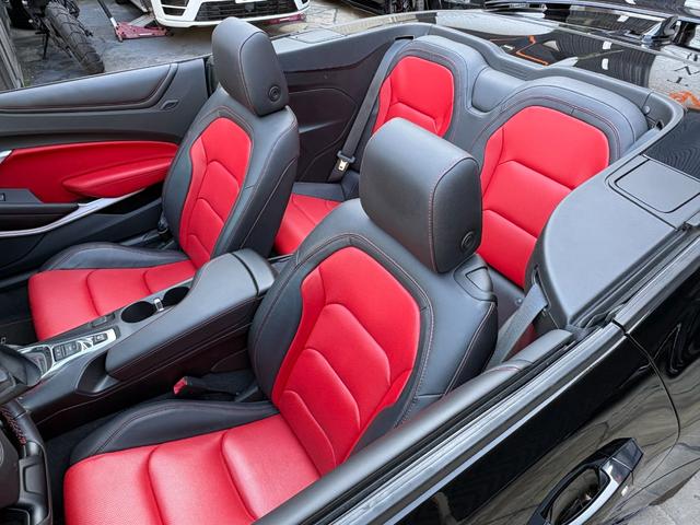 シボレーカマロ コンバーチブル　正規ディーラー車　コンバーチブル　ＺＬ１フルカスタムアップルＣａｒプレイ　バックモニター　パドルシフト　デュアルマフラー　レッド＆ブラック本革シート（34枚目）