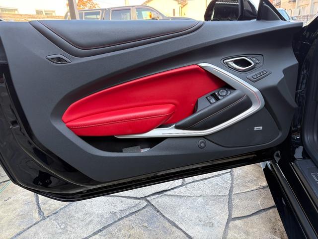 シボレーカマロ コンバーチブル　正規ディーラー車　コンバーチブル　ＺＬ１フルカスタムアップルＣａｒプレイ　バックモニター　パドルシフト　デュアルマフラー　レッド＆ブラック本革シート（44枚目）