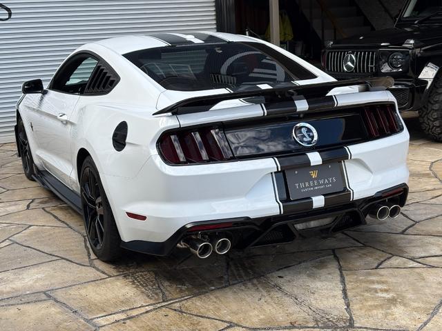 マスタング エコブーストプレミアム オートチェック有り シェルビーGT500仕様フルカスタム 可変式バルブ4本出しマフラー 本革シート スモークテール キャンディーレッドキャリパー(17枚目)