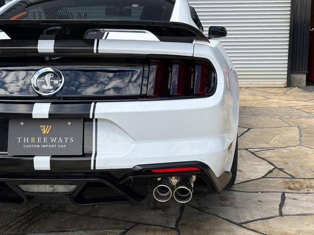 マスタング エコブーストプレミアム オートチェック有り シェルビーGT500仕様フルカスタム 可変式バルブ4本出しマフラー 本革シート スモークテール キャンディーレッドキャリパー(19枚目)