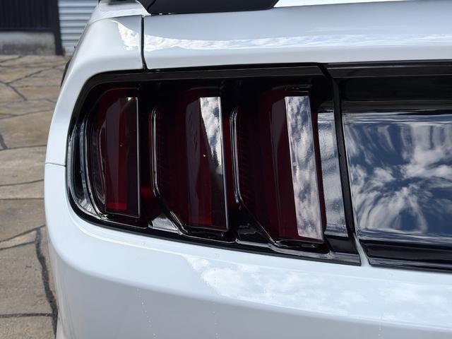 マスタング エコブーストプレミアム オートチェック有り シェルビーGT500仕様フルカスタム 可変式バルブ4本出しマフラー 本革シート スモークテール キャンディーレッドキャリパー(21枚目)