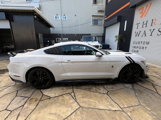 マスタング エコブーストプレミアム オートチェック有り シェルビーGT500仕様フルカスタム 可変式バルブ4本出しマフラー 本革シート スモークテール キャンディーレッドキャリパー(26枚目)