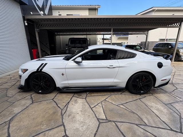 マスタング エコブーストプレミアム オートチェック有り シェルビーGT500仕様フルカスタム 可変式バルブ4本出しマフラー 本革シート スモークテール キャンディーレッドキャリパー(27枚目)