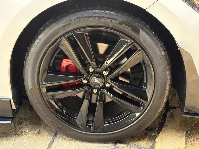 マスタング エコブーストプレミアム オートチェック有り シェルビーGT500仕様フルカスタム 可変式バルブ4本出しマフラー 本革シート スモークテール キャンディーレッドキャリパー(31枚目)