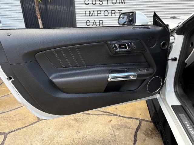 マスタング エコブーストプレミアム オートチェック有り シェルビーGT500仕様フルカスタム 可変式バルブ4本出しマフラー 本革シート スモークテール キャンディーレッドキャリパー(42枚目)