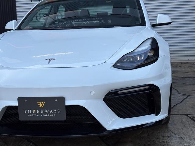 モデル３ ロングレンジ　正規ディーラー車　買取車　ＧＴ４フェイス　ワンオーナー　フルカスタム　グロスブラックホイールロングレンジ　ブラックレザーシート　パノラマガラスルーフ　充電ケーブル付き（13枚目）