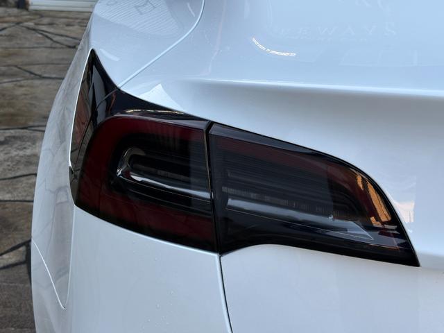 モデル３ ロングレンジ　正規ディーラー車　買取車　ＧＴ４フェイス　ワンオーナー　フルカスタム　グロスブラックホイールロングレンジ　ブラックレザーシート　パノラマガラスルーフ　充電ケーブル付き（21枚目）