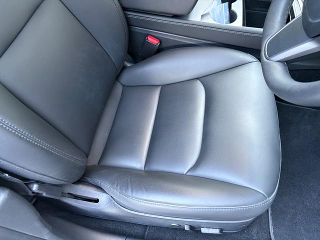 モデル３ ロングレンジ　正規ディーラー車　買取車　ＧＴ４フェイス　ワンオーナー　フルカスタム　グロスブラックホイールロングレンジ　ブラックレザーシート　パノラマガラスルーフ　充電ケーブル付き（29枚目）