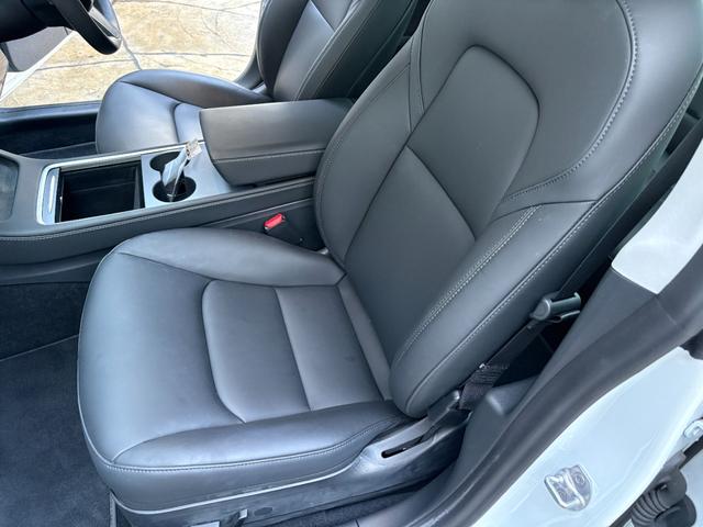 モデル３ ロングレンジ　正規ディーラー車　買取車　ＧＴ４フェイス　ワンオーナー　フルカスタム　グロスブラックホイールロングレンジ　ブラックレザーシート　パノラマガラスルーフ　充電ケーブル付き（30枚目）