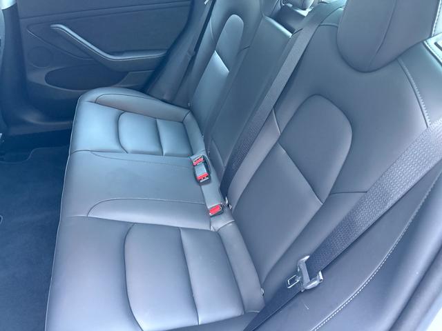 モデル３ ロングレンジ　正規ディーラー車　買取車　ＧＴ４フェイス　ワンオーナー　フルカスタム　グロスブラックホイールロングレンジ　ブラックレザーシート　パノラマガラスルーフ　充電ケーブル付き（33枚目）