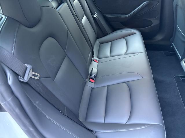 モデル３ ロングレンジ　正規ディーラー車　買取車　ＧＴ４フェイス　ワンオーナー　フルカスタム　グロスブラックホイールロングレンジ　ブラックレザーシート　パノラマガラスルーフ　充電ケーブル付き（34枚目）