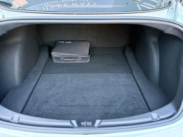 モデル３ ロングレンジ　正規ディーラー車　買取車　ＧＴ４フェイス　ワンオーナー　フルカスタム　グロスブラックホイールロングレンジ　ブラックレザーシート　パノラマガラスルーフ　充電ケーブル付き（35枚目）