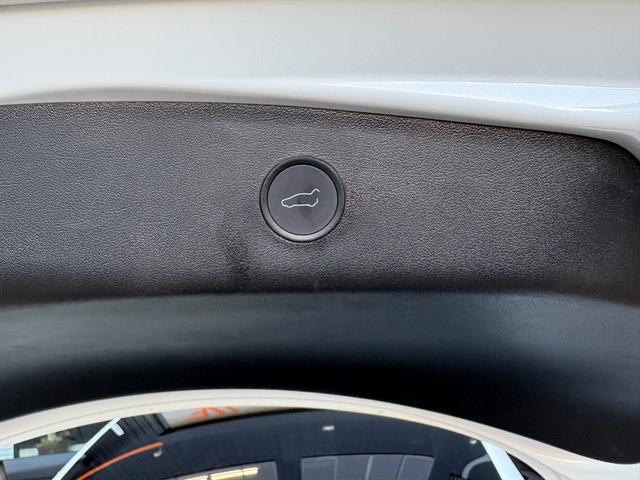 モデル３ ロングレンジ　正規ディーラー車　買取車　ＧＴ４フェイス　ワンオーナー　フルカスタム　グロスブラックホイールロングレンジ　ブラックレザーシート　パノラマガラスルーフ　充電ケーブル付き（36枚目）