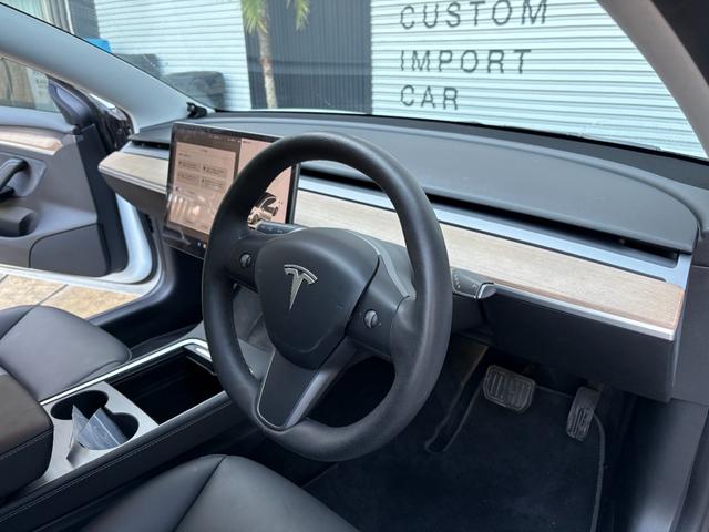 モデル３ ロングレンジ　正規ディーラー車　買取車　ＧＴ４フェイス　ワンオーナー　フルカスタム　グロスブラックホイールロングレンジ　ブラックレザーシート　パノラマガラスルーフ　充電ケーブル付き（37枚目）