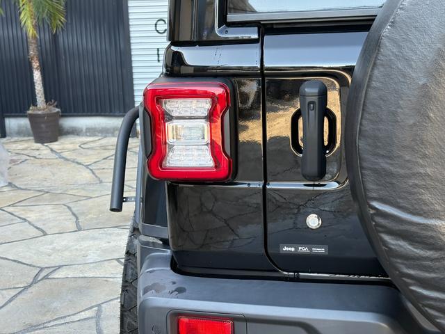 ジープ・ラングラーアンリミテッド サハラ　ユーザー買取車　ラングラーサハラ　ラフカントリー２．５インチｕＰキット　ｔｏｙｏ３５×１２．５タイヤ　１７インチホイール　サイドステップ　本革シート　ドライブレコーダー（25枚目）
