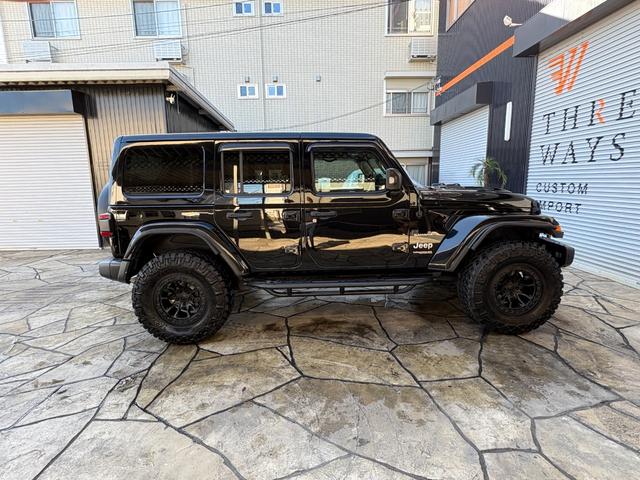 ジープ・ラングラーアンリミテッド サハラ　ユーザー買取車　ラングラーサハラ　ラフカントリー２．５インチｕＰキット　ｔｏｙｏ３５×１２．５タイヤ　１７インチホイール　サイドステップ　本革シート　ドライブレコーダー（28枚目）