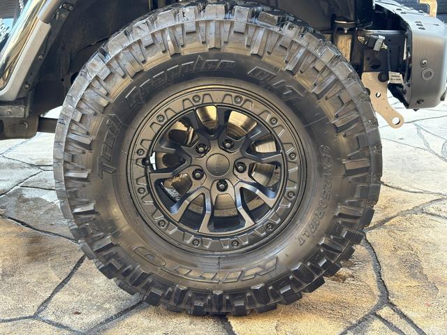 ジープ・ラングラーアンリミテッド サハラ　ユーザー買取車　ラングラーサハラ　ラフカントリー２．５インチｕＰキット　ｔｏｙｏ３５×１２．５タイヤ　１７インチホイール　サイドステップ　本革シート　ドライブレコーダー（29枚目）