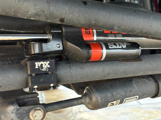 ジープ・ラングラーアンリミテッド サハラ　ユーザー買取車　ラングラーサハラ　ラフカントリー２．５インチｕＰキット　ｔｏｙｏ３５×１２．５タイヤ　１７インチホイール　サイドステップ　本革シート　ドライブレコーダー（34枚目）