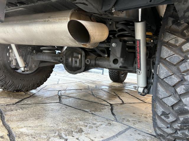 ジープ・ラングラーアンリミテッド サハラ　ユーザー買取車　ラングラーサハラ　ラフカントリー２．５インチｕＰキット　ｔｏｙｏ３５×１２．５タイヤ　１７インチホイール　サイドステップ　本革シート　ドライブレコーダー（36枚目）