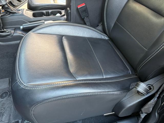 ジープ・ラングラーアンリミテッド サハラ　ユーザー買取車　ラングラーサハラ　ラフカントリー２．５インチｕＰキット　ｔｏｙｏ３５×１２．５タイヤ　１７インチホイール　サイドステップ　本革シート　ドライブレコーダー（41枚目）