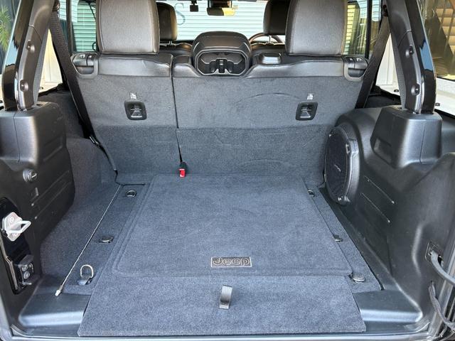 ジープ・ラングラーアンリミテッド サハラ　ユーザー買取車　ラングラーサハラ　ラフカントリー２．５インチｕＰキット　ｔｏｙｏ３５×１２．５タイヤ　１７インチホイール　サイドステップ　本革シート　ドライブレコーダー（44枚目）