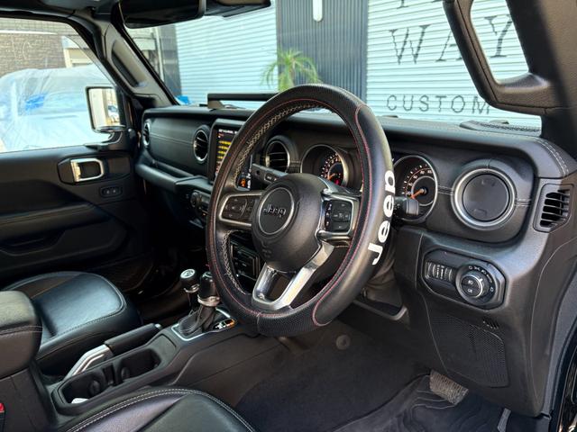 ジープ・ラングラーアンリミテッド サハラ　ユーザー買取車　ラングラーサハラ　ラフカントリー２．５インチｕＰキット　ｔｏｙｏ３５×１２．５タイヤ　１７インチホイール　サイドステップ　本革シート　ドライブレコーダー（47枚目）