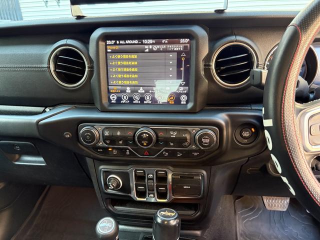ジープ・ラングラーアンリミテッド サハラ　ユーザー買取車　ラングラーサハラ　ラフカントリー２．５インチｕＰキット　ｔｏｙｏ３５×１２．５タイヤ　１７インチホイール　サイドステップ　本革シート　ドライブレコーダー（48枚目）
