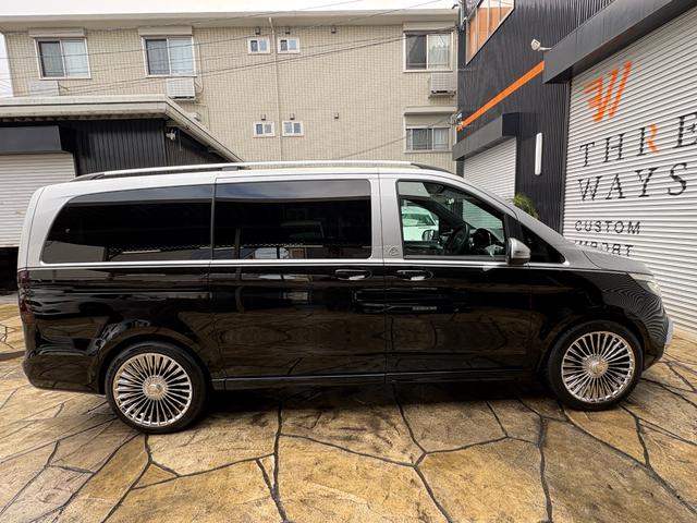 Ｖクラス Ｖ２２０ｄアバンギャルドロングＡＭＧラインパッケージ　ＧＬＳマイバッハ仕様　ブラック＆シルバーカラー　新品ＡＷ　新品タイヤ　ベンチレーション　スモークテール　ルーフレール　パノラミックスライディングルーフ　ユーザーエクスペリエンス（24枚目）