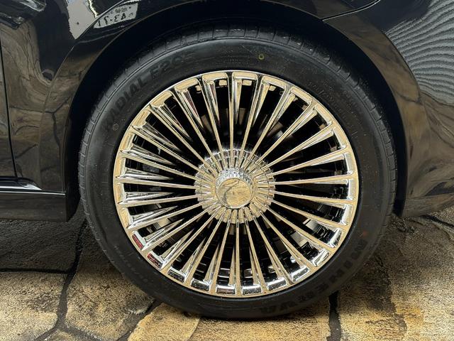 Ｖクラス Ｖ２２０ｄアバンギャルドロングＡＭＧラインパッケージ　ＧＬＳマイバッハ仕様　ブラック＆シルバーカラー　新品ＡＷ　新品タイヤ　ベンチレーション　スモークテール　ルーフレール　パノラミックスライディングルーフ　ユーザーエクスペリエンス（29枚目）