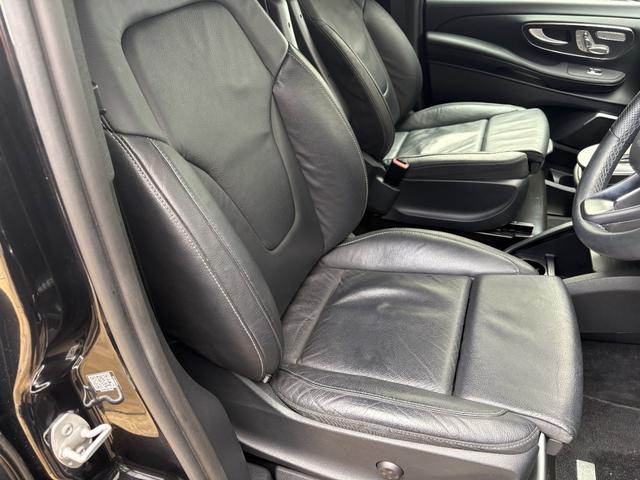 Ｖクラス Ｖ２２０ｄアバンギャルドロングＡＭＧラインパッケージ　ＧＬＳマイバッハ仕様　ブラック＆シルバーカラー　新品ＡＷ　新品タイヤ　ベンチレーション　スモークテール　ルーフレール　パノラミックスライディングルーフ　ユーザーエクスペリエンス（30枚目）