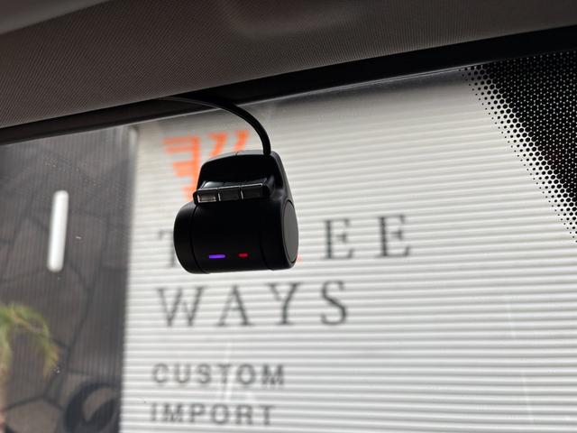 Ｇクラス Ｇ３５０Ｄ　現行仕様フルキットカスタム　後期型　サイドフロントカメラ　現行ＬＥＤヘッド＆テール現行　現行ミラー　キャンディーレッドキャリパー　２２インチ新品ＭＡＤタイヤ＆新品ホイールブラック本革シート（44枚目）