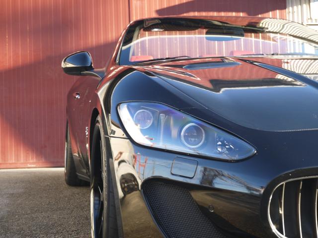 グランカブリオ ベースグレード　グランカブリオ！カーボンステアリング！赤革！パワークラフト可変式マフラー！ｘパイプ！ｍｃフロントバンパー！ハイパーフォージド２１ＡＷ！車高調！社外ボンネット！トランクスポイラー！パーキングセンサー！（7枚目）