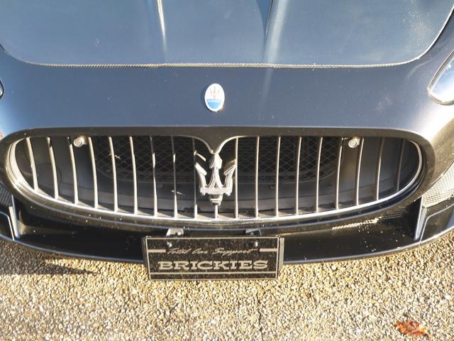 グランカブリオ ベースグレード　グランカブリオ！カーボンステアリング！赤革！パワークラフト可変式マフラー！ｘパイプ！ｍｃフロントバンパー！ハイパーフォージド２１ＡＷ！車高調！社外ボンネット！トランクスポイラー！パーキングセンサー！（8枚目）