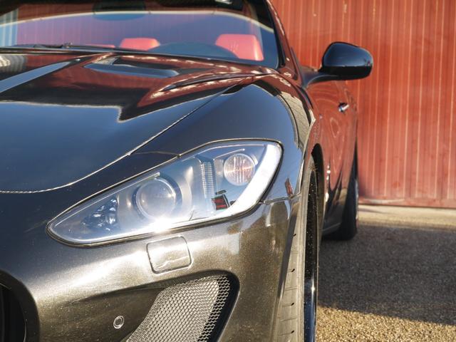 グランカブリオ ベースグレード　グランカブリオ！カーボンステアリング！赤革！パワークラフト可変式マフラー！ｘパイプ！ｍｃフロントバンパー！ハイパーフォージド２１ＡＷ！車高調！社外ボンネット！トランクスポイラー！パーキングセンサー！（9枚目）