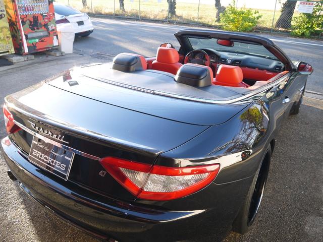 グランカブリオ ベースグレード　グランカブリオ！カーボンステアリング！赤革！パワークラフト可変式マフラー！ｘパイプ！ｍｃフロントバンパー！ハイパーフォージド２１ＡＷ！車高調！社外ボンネット！トランクスポイラー！パーキングセンサー！（15枚目）