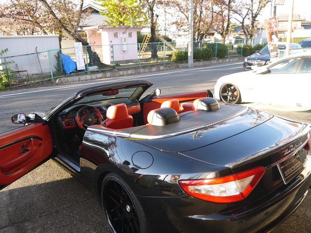 グランカブリオ ベースグレード　グランカブリオ！カーボンステアリング！赤革！パワークラフト可変式マフラー！ｘパイプ！ｍｃフロントバンパー！ハイパーフォージド２１ＡＷ！車高調！社外ボンネット！トランクスポイラー！パーキングセンサー！（17枚目）