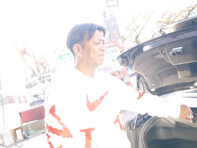 グランカブリオ ベースグレード　グランカブリオ！カーボンステアリング！赤革！パワークラフト可変式マフラー！ｘパイプ！ｍｃフロントバンパー！ハイパーフォージド２１ＡＷ！車高調！社外ボンネット！トランクスポイラー！パーキングセンサー！（24枚目）