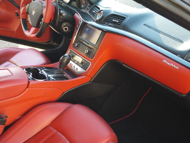 グランカブリオ ベースグレード　グランカブリオ！カーボンステアリング！赤革！パワークラフト可変式マフラー！ｘパイプ！ｍｃフロントバンパー！ハイパーフォージド２１ＡＷ！車高調！社外ボンネット！トランクスポイラー！パーキングセンサー！（29枚目）