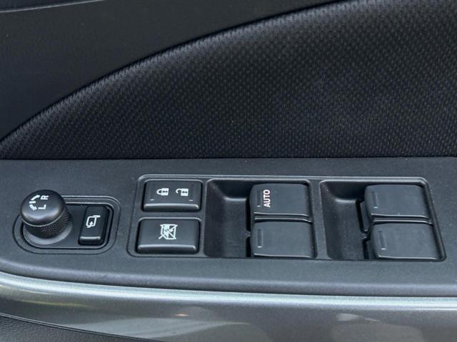 スイフト ＸＧ　ＳＤナビ　バックカメラ　禁煙車　ドラレコ　スマートキー　ＥＴＣ　シートヒーター　オートエアコン　Ｂｌｕｅｔｏｏｔｈ　ＣＤ　ＤＶＤ再生　フルセグ　フロントフォグライト　シートリフター　前席バニティミラー（30枚目）