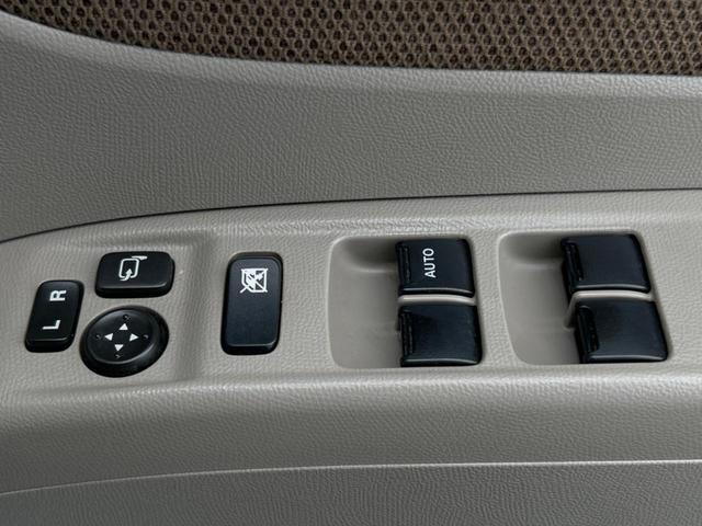 パレット リミテッドＩＩ　両側電動ドア　ＳＤナビ　禁煙車　スマートキー　ＨＩＤヘッド　オートライト　ＣＤ　ＤＶＤ再生　フルセグ　エアコン　収納付アームレスト　シートリフター　シートベルトアジャスター　シートアンダーボックス（31枚目）