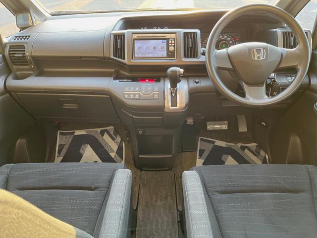 ステップワゴン Ｇ　ＨＩＤエディション　両側電動ドア　禁煙車　ＨＩＤヘッド　オートライト　ＥＴＣ　オートエアコン　ＣＤ　ＤＶＤ再生　バックカメラ　電動格納ドアミラー　キーレスキー　シートリフター　シートベルトアジャスター　前席バニティミラー（2枚目）