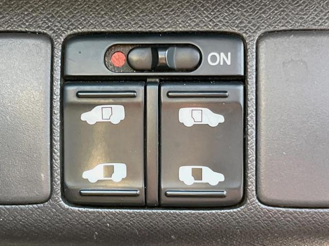 ステップワゴン Ｇ　ＨＩＤエディション　両側電動ドア　禁煙車　ＨＩＤヘッド　オートライト　ＥＴＣ　オートエアコン　ＣＤ　ＤＶＤ再生　バックカメラ　電動格納ドアミラー　キーレスキー　シートリフター　シートベルトアジャスター　前席バニティミラー（3枚目）