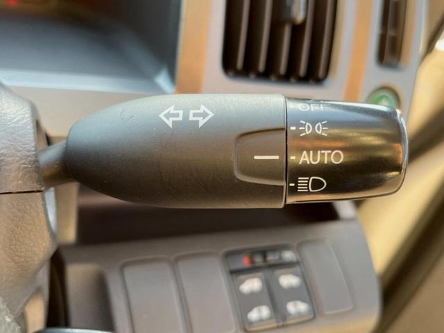 ステップワゴン Ｇ　ＨＩＤエディション　両側電動ドア　禁煙車　ＨＩＤヘッド　オートライト　ＥＴＣ　オートエアコン　ＣＤ　ＤＶＤ再生　バックカメラ　電動格納ドアミラー　キーレスキー　シートリフター　シートベルトアジャスター　前席バニティミラー（6枚目）